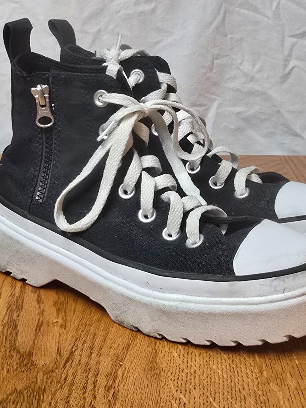 Converse Chuck Taylor All Star Lugged Lift Canvas High-Top Kid size 3.5 black